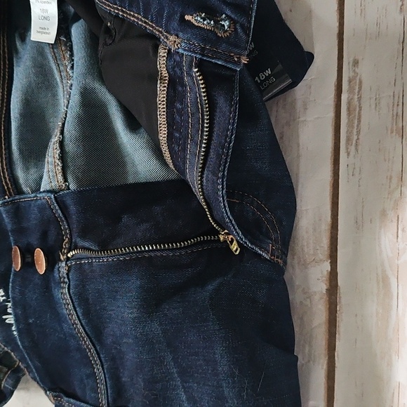 Maurices Everflex Flare Dark Wash Distressed Hem Jeans NWT - Picture 12 of 16